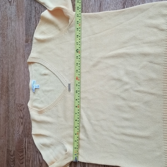 (L) St. John Sport Yellow 3/4 Sleeve Top Wool and Rayon Blend Knit V Neck - Picture 5 of 11